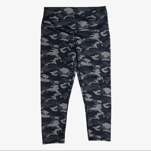 Fabletics Lima Capri Cropped Leggings Green Camo Size Small Activewear Mid Rise - Picture 3 of 7